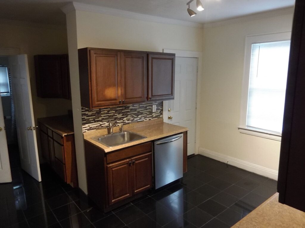 1524 East Genesee St Apartment 2 photo 9