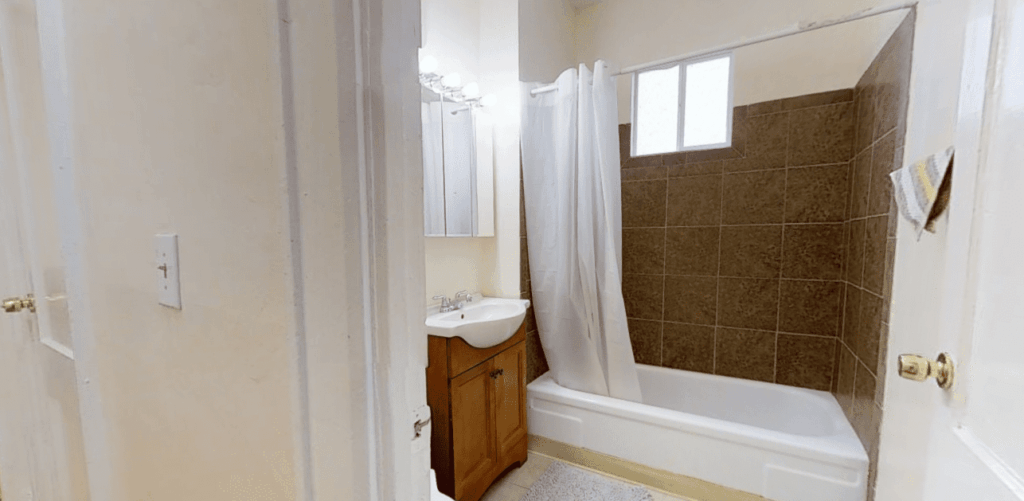 1526 East Genesee St Apartment 1 photo 7