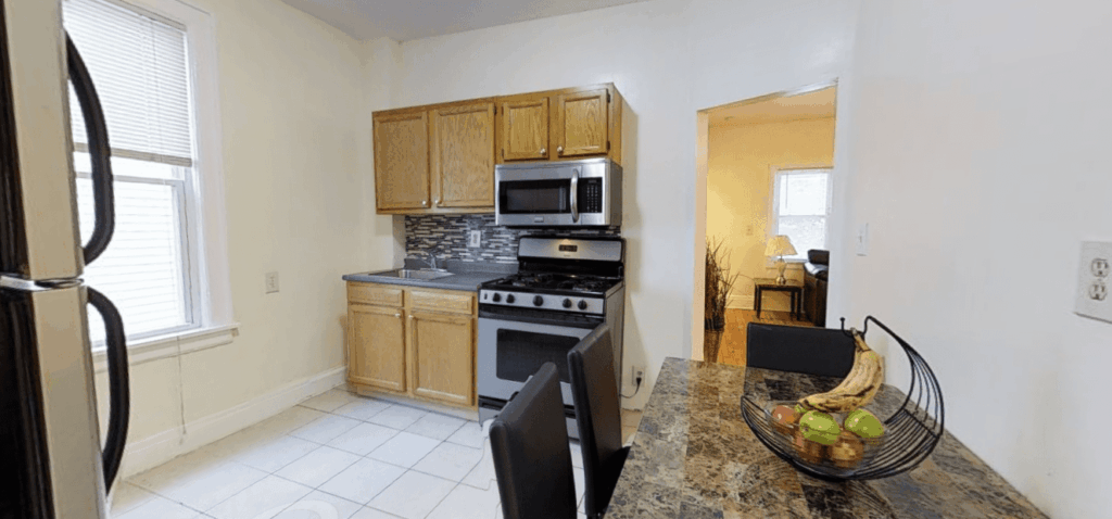 1526 East Genesee St Apartment 1 photo 4