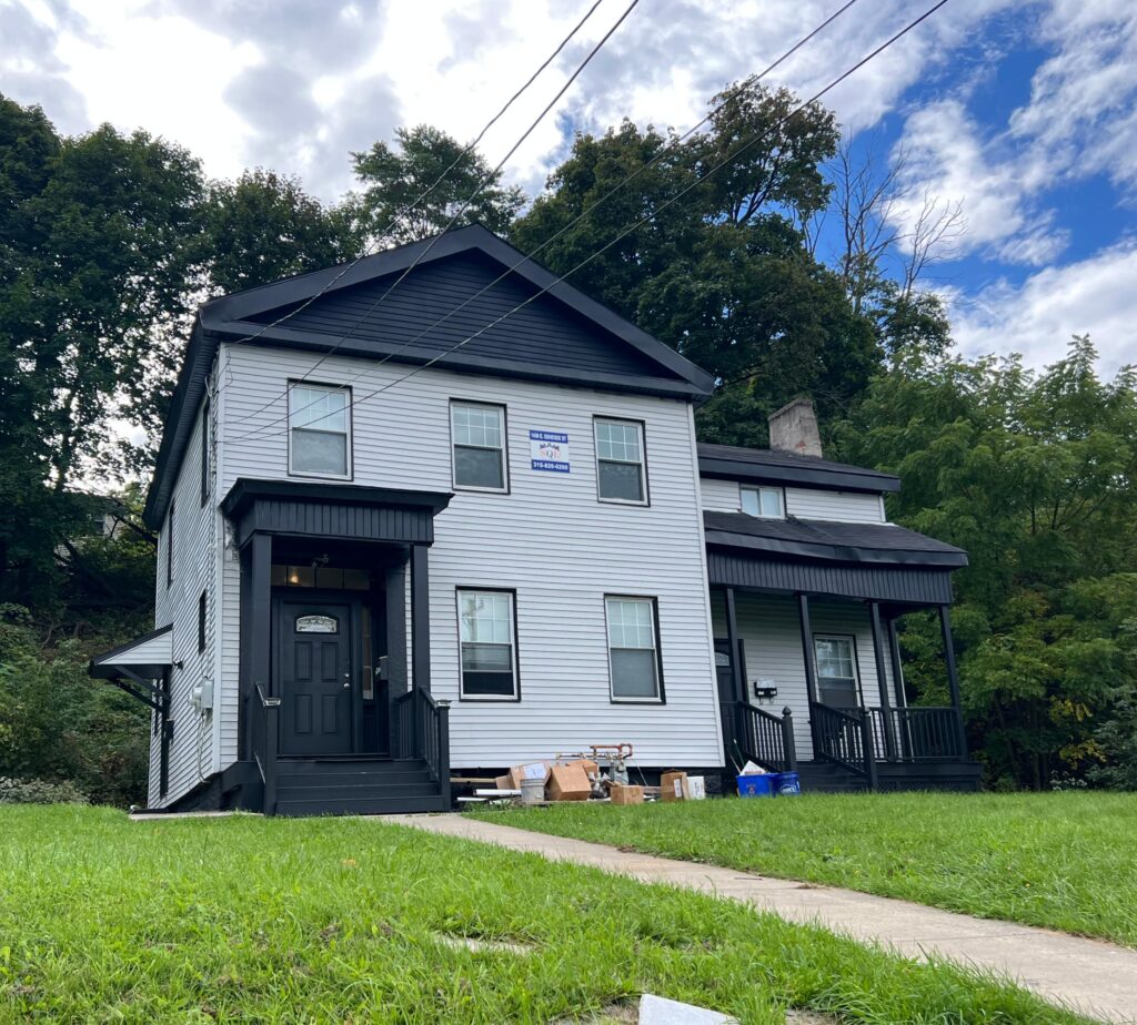 1436 East Genesee St Apartment 1 photo 2