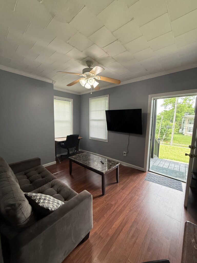 1436 East Genesee St Apartment 1 photo 4