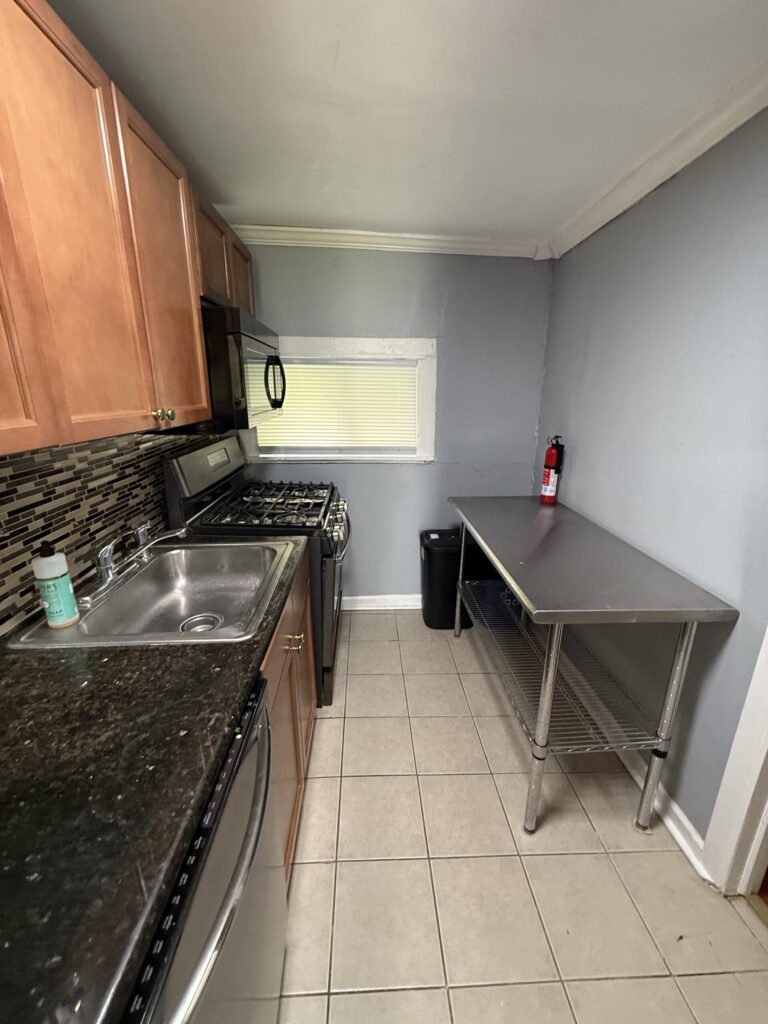 1436 East Genesee St Apartment 1 photo 8