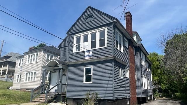 2411 E Genesee St photo 1
