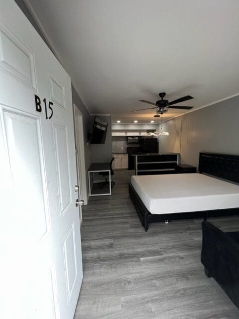 401 Smith St Unit B15 photo 2
