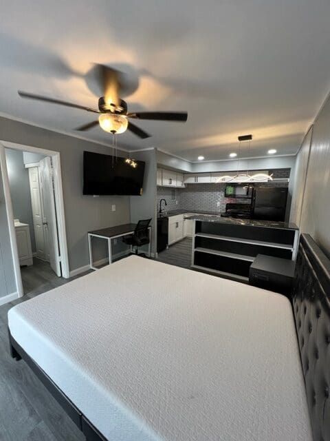 401 Smith St Unit B15 photo 4