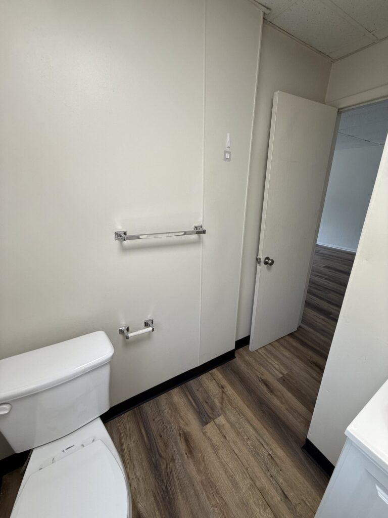 1108 E Genesee St Apt 110 photo 14