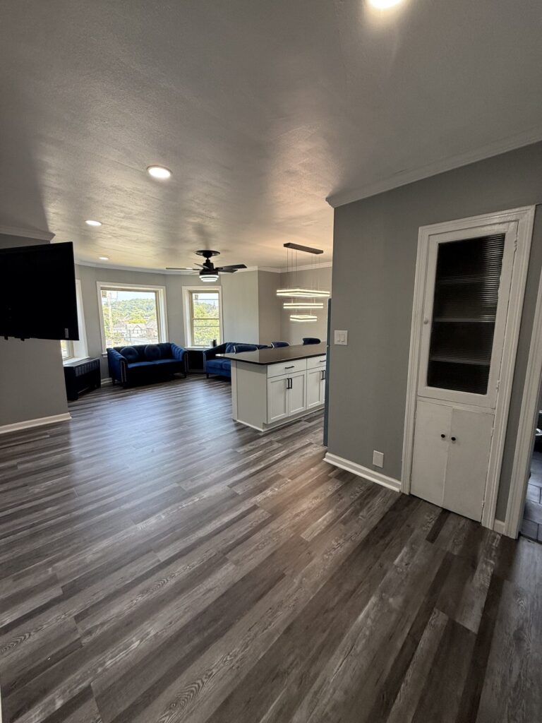1114 E Genesee St Apt 8 photo 7