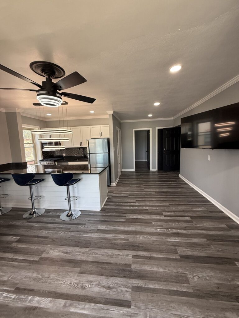 1114 E Genesee St Apt 8 photo 11