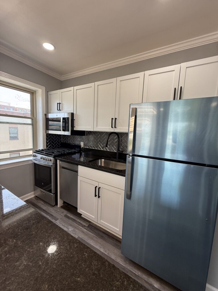 1114 E Genesee St Apt 8 photo 15
