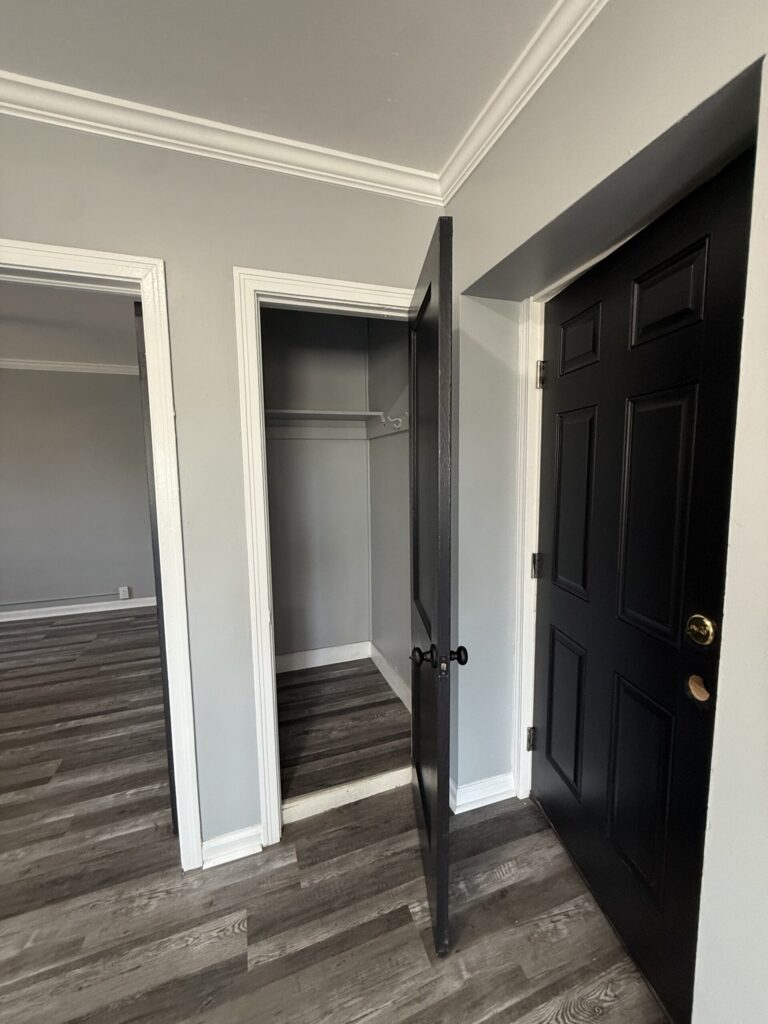 1114 E Genesee St Apt 8 photo 23