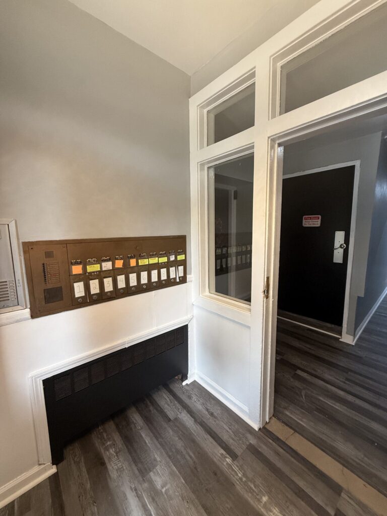 1114 E Genesee St Apt 2 photo 3