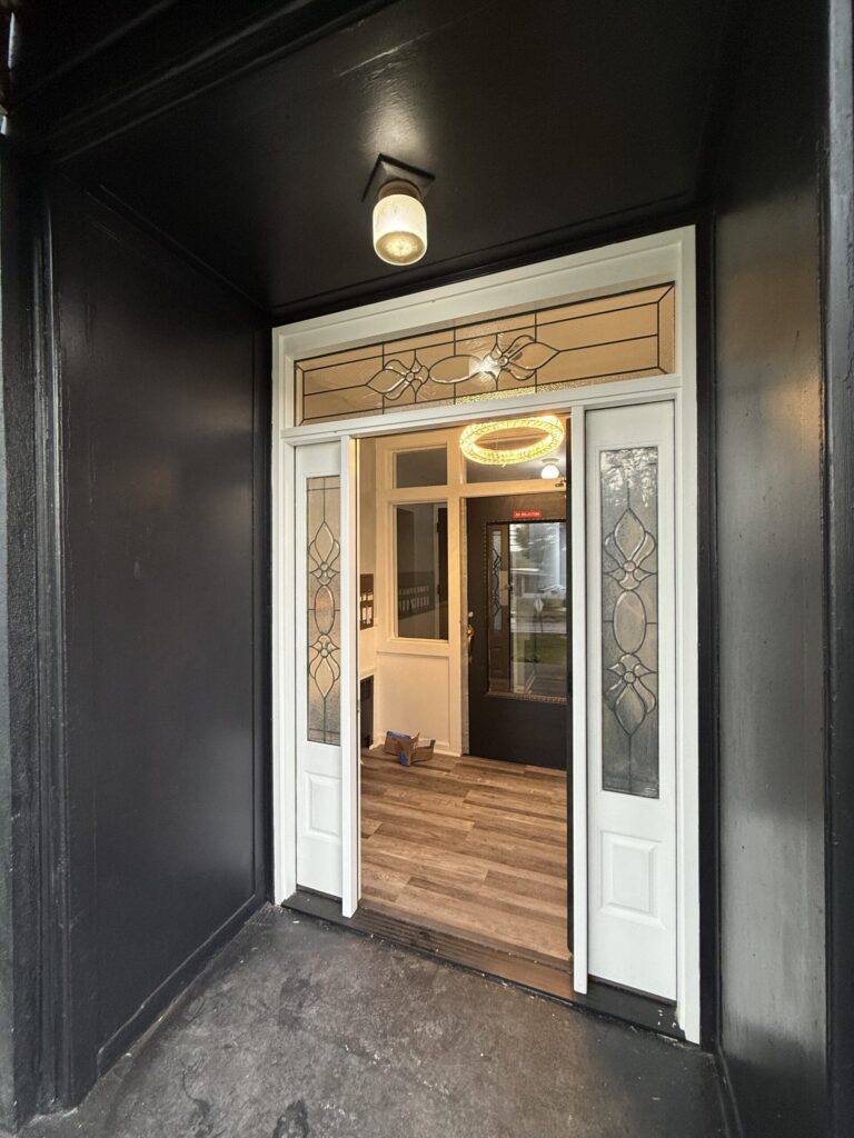 1114 E Genesee St Apt 2 photo 2
