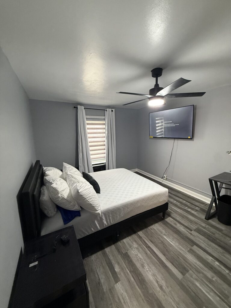 1114 E Genesee St Apt 10 photo 16