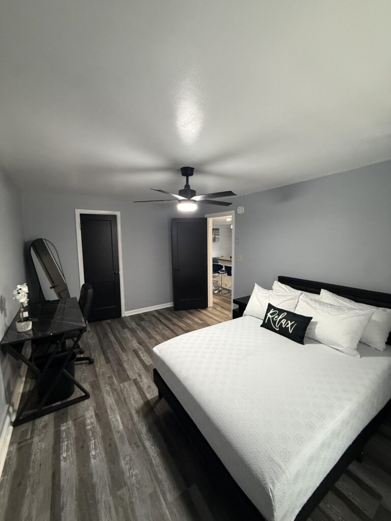 1114 E Genesee St Apt 10 photo 17