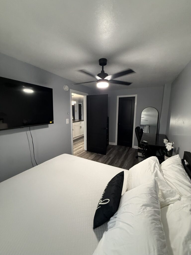 1114 E Genesee St Apt 10 photo 23