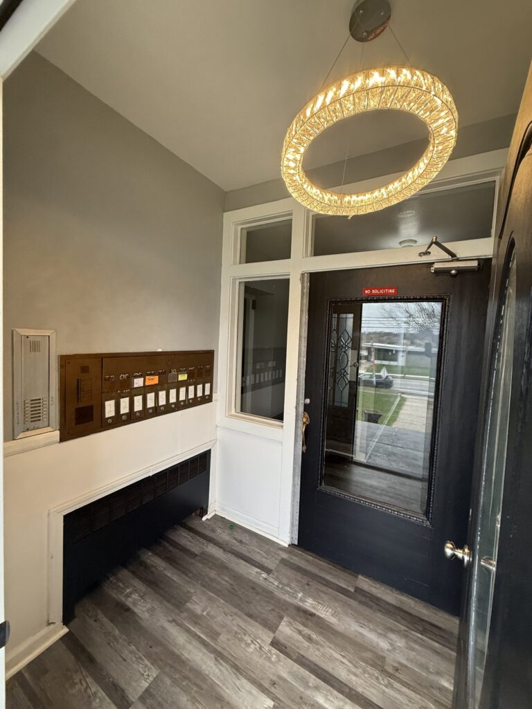 1114 E Genesee St Apt 9 photo 2